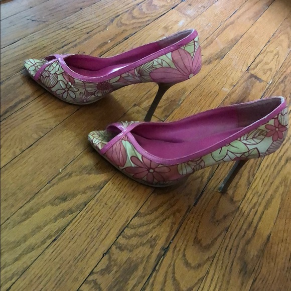 Heels - Picture 3 of 4